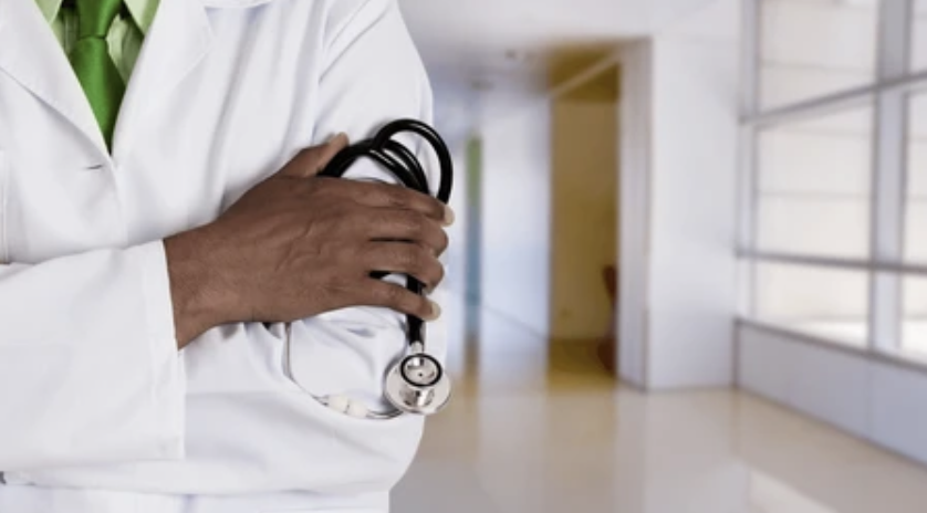 Professionnel de santé accompagnant un patient